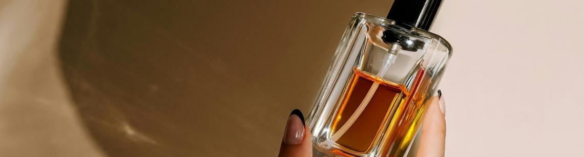 Perfumy nie zwalniają. Co napędza jedną z najmocniejszych kategorii rynku beauty?