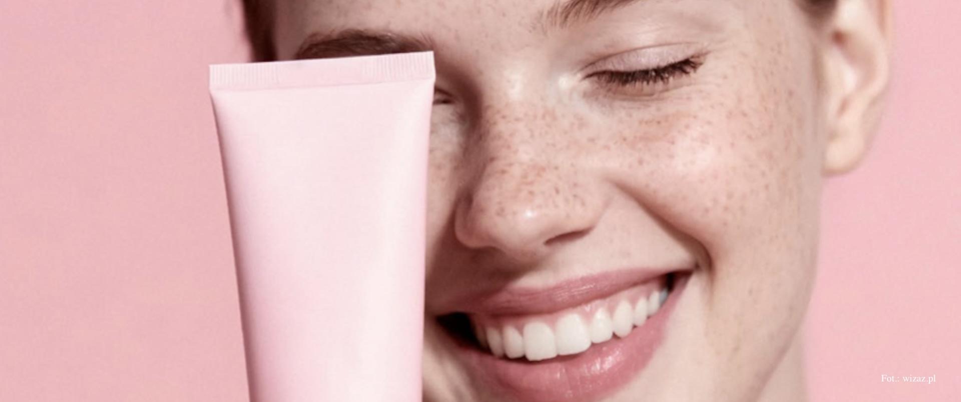Raport Wizaz.pl – AI jest wsparciem, nie autorytetem w świecie beauty