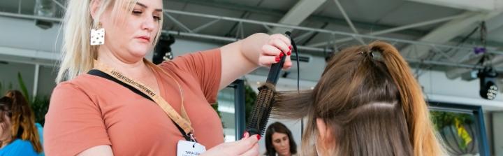 Fryzjerstwo i stylizacja z elementami trychologii – studia dla tych, którzy kochają styl i precyzję