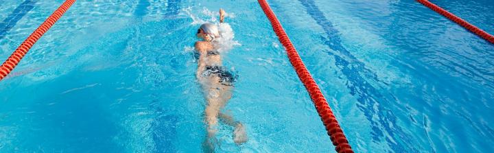 Sprężysta skóra na dłużej – pielęgnacja po basenie od TRISWIM