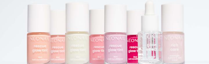 Pielęgnacyjny manicure z efektem glow od NEONAIL